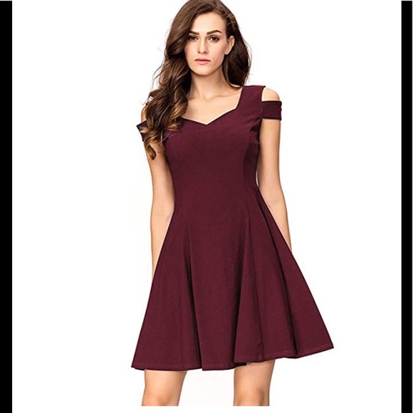 Beautiful woman cold shoulder cocktail dress - Picture 4 of 8